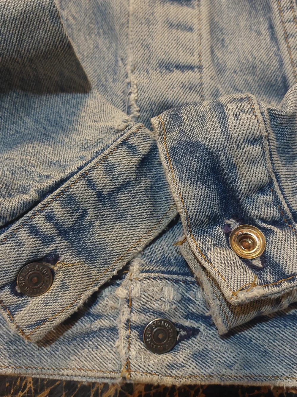 Levi's Light Blue Distressed Denim Jacket Vintage 80s Made USA Medium Trucker